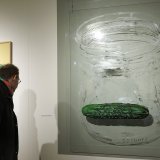 Avec "Espèce de cornichon! Art, cuisine et Chirat", le Musée de Carouge (GE) explore le cornichon sous toutes ses coutures. Il revient sur le parcours de la société Chirat, pendant longtemps établie dans la commune, et a donné carte blanche à des ...